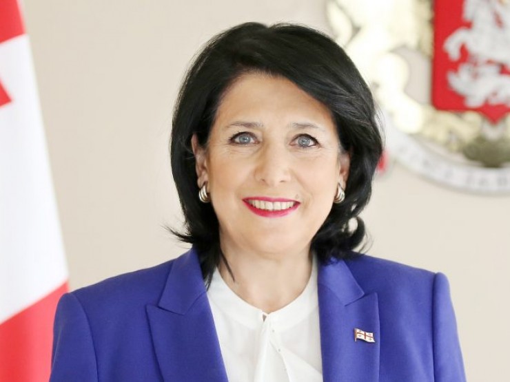 პრეზიდენტის იზოლირებული ადმინისტრაცია – რა ფოტოს აქვეყნებს სალომე ზურაბიშვილი