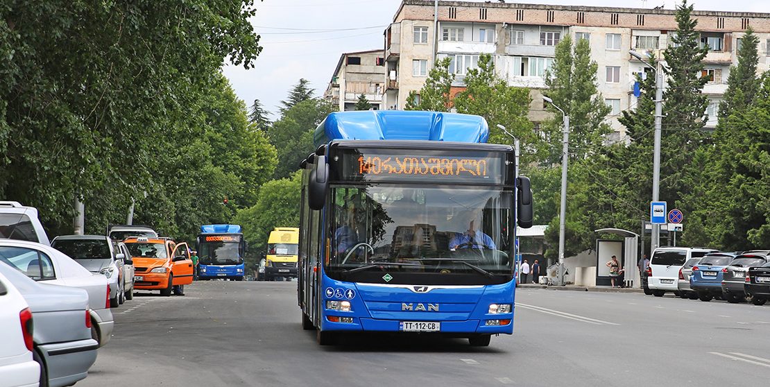 ავტობუსებით მომსახურების წესი იცვლება – როგორ იმგზავრებენ მოქალაქეები ხვალიდან