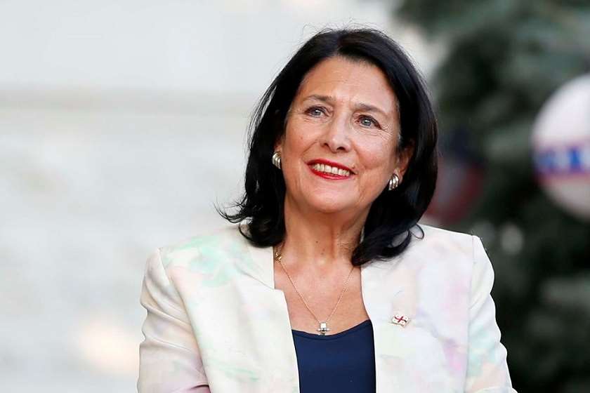 სუფთა ჰაერი შეისუნთქეთ! – სალომე ზურაბიშვილმა თბილისის ცას ფოტოები გადაუღო