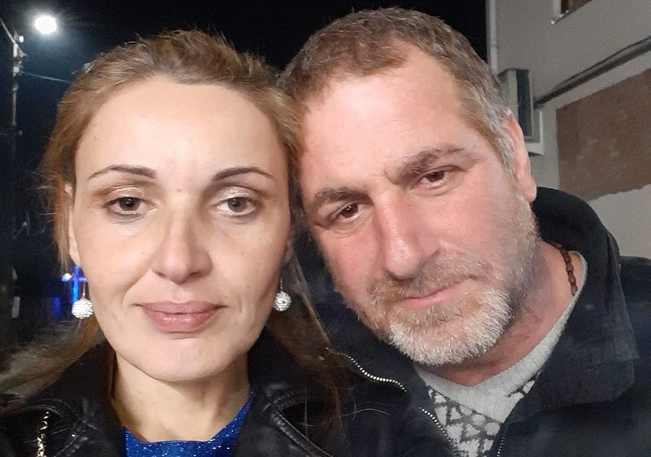 ბავშვები ჭიშკართან ატირებულები ელოდებიან დედას – ესპანეთში გარდაცვლილი ქალის მეუღლე დახმარებას ითხოვს