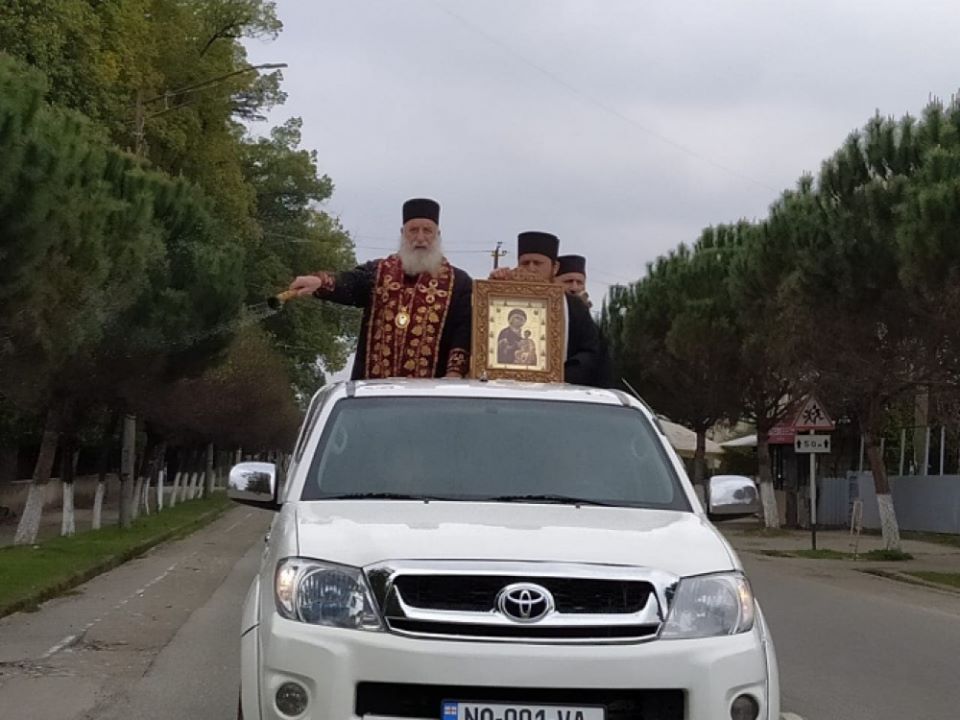ზუგდიდის ქუჩები და სოფლები სამრვდელოებამ აკურთხა – ფოტოები