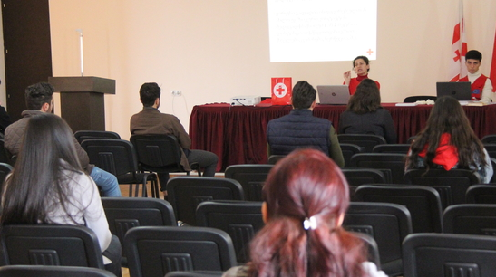 მარნეულში მოხალისეებს წითელი ჯვრის საზოგადოება ატრენინგებს