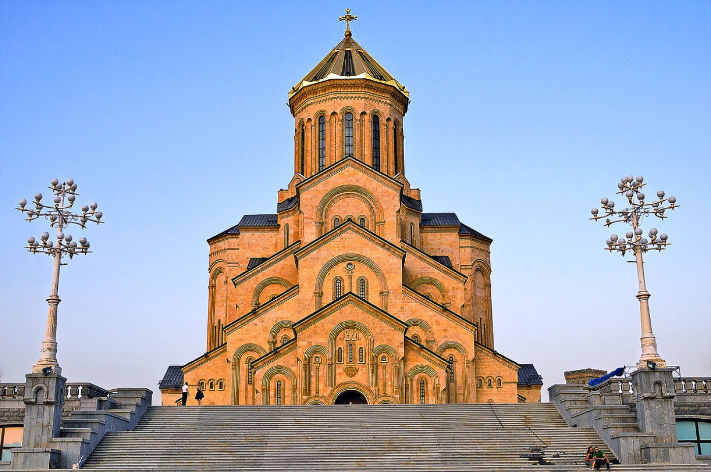 დღეს, 12:00 საათზე ყველა ტაძარში ზარები დაირეკება