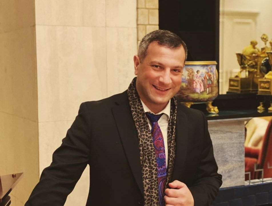 ჩვენ არ გვეშინია ერთუჯრედიანი ვირუსის – ამერიკაში მყოფ ქართველ მომღერალს კორონავირუსის აქვს