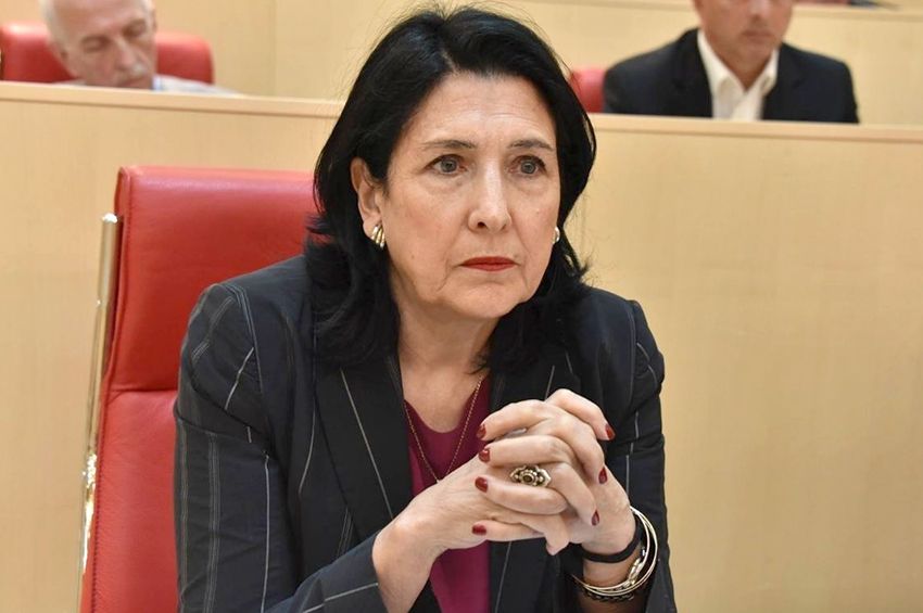 პრეზიდენტი კორონავირუსზე: საჭიროა რეგულაციების გათვალისწინება, რაც უნდა მკაცრი იყოს ის