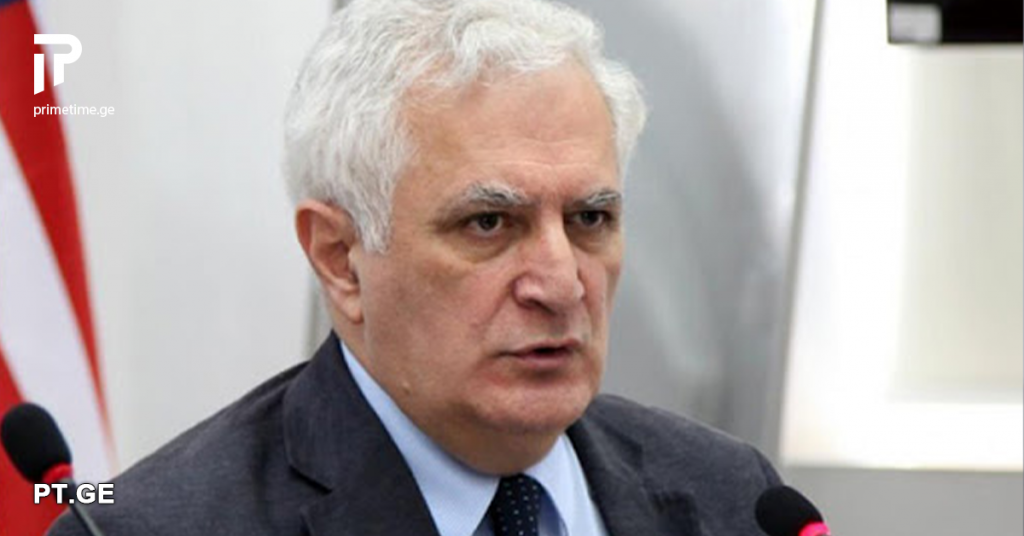 ამირან გამყრელიძე მშობლებს და სკოლების ხელმძღვანელებს მიმართავს