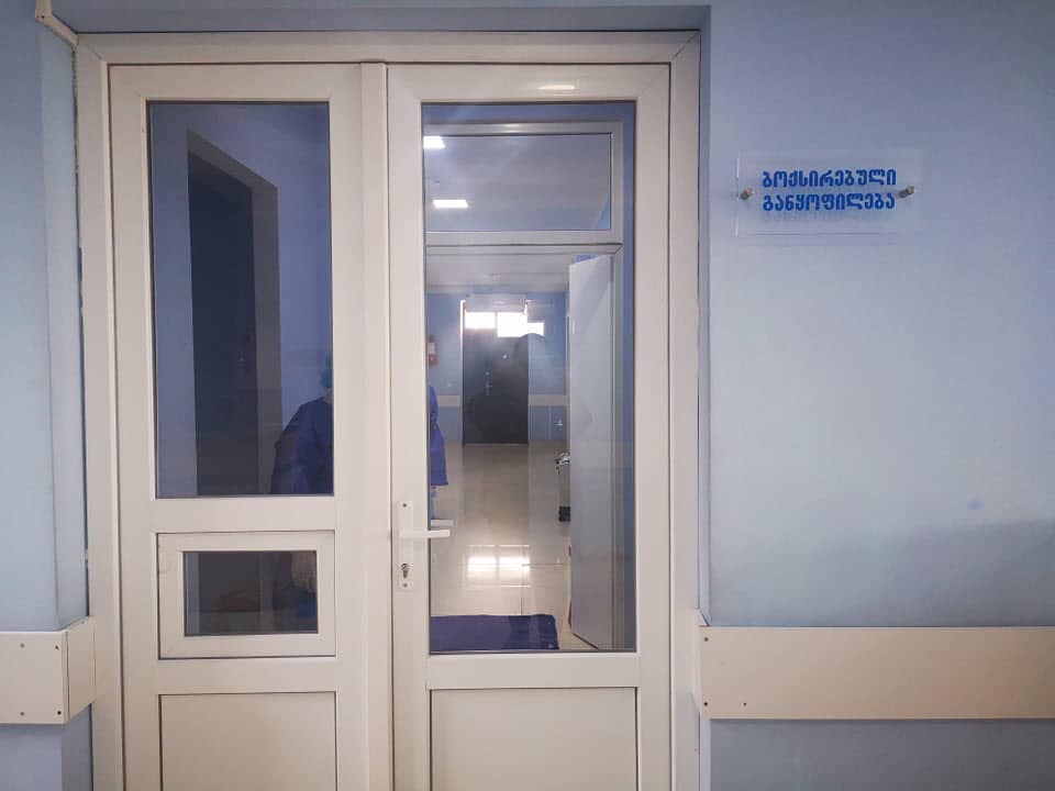 ზუგდიდის ინფექციურ საავადმყოფოში კორონავირუსის ნიშნებით ახალგაზრდა ქალი შეიყვანეს