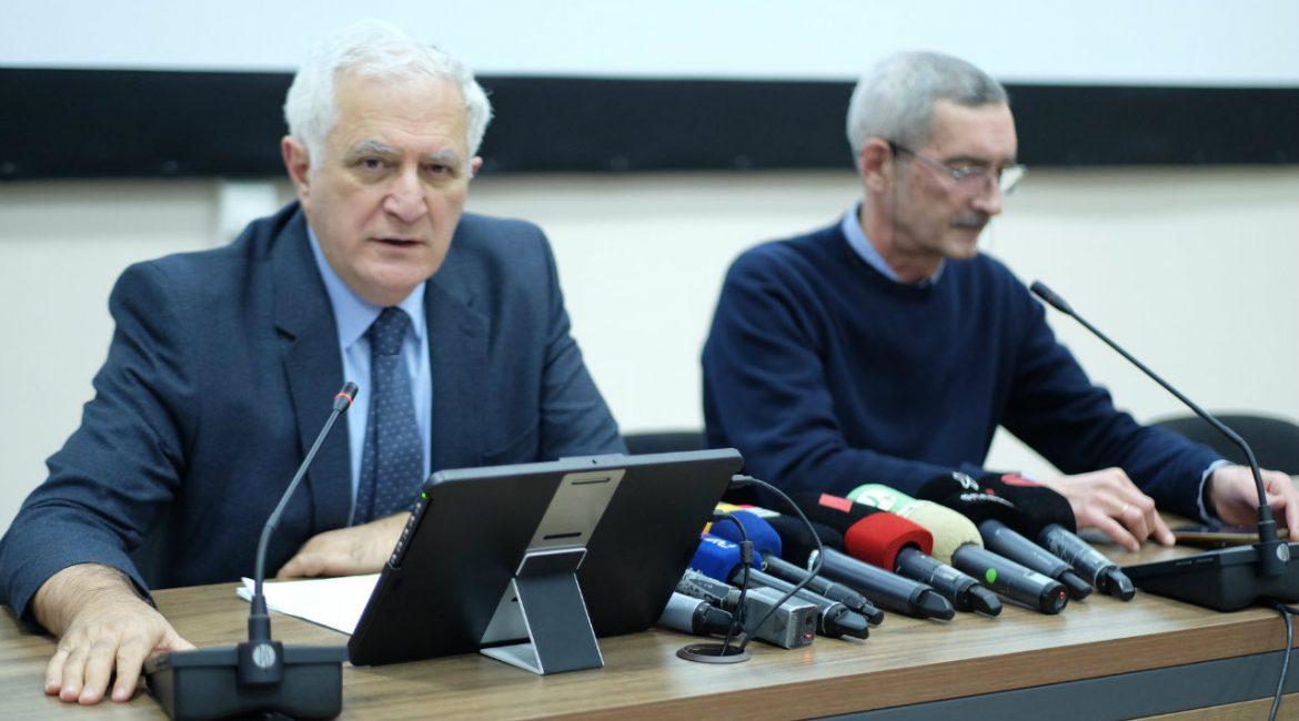 ამირან გამყრელიძე დაავადებათა კონტროლის ცენტრის თანამშრომლებსა და მთლიანად სამედიცინო საზოგადოებას 2020 წლის განმავლობაში დაუღალავი შრომისთვის მადლობას უხდის