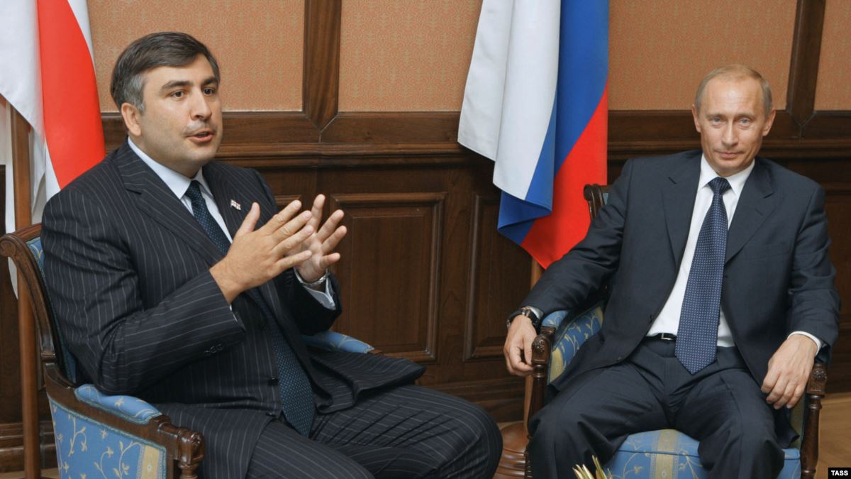 სააკაშვილი დარბის მოედნიდან მოედანზე, სახურავზე, როგორც შინაური კატა – ვლადიმერ პუტინი