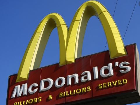 კორონავირუსის გავრცელების გამო, McDonald’s-ი სერვისების მიწოდებას ზღუდავს