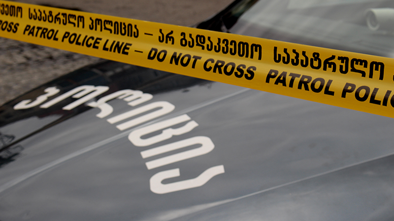 პეკინის გამზირზე, საცხოვრებელი კორპუსიდან ახალგაზრდა ქალი გადმოვარდა