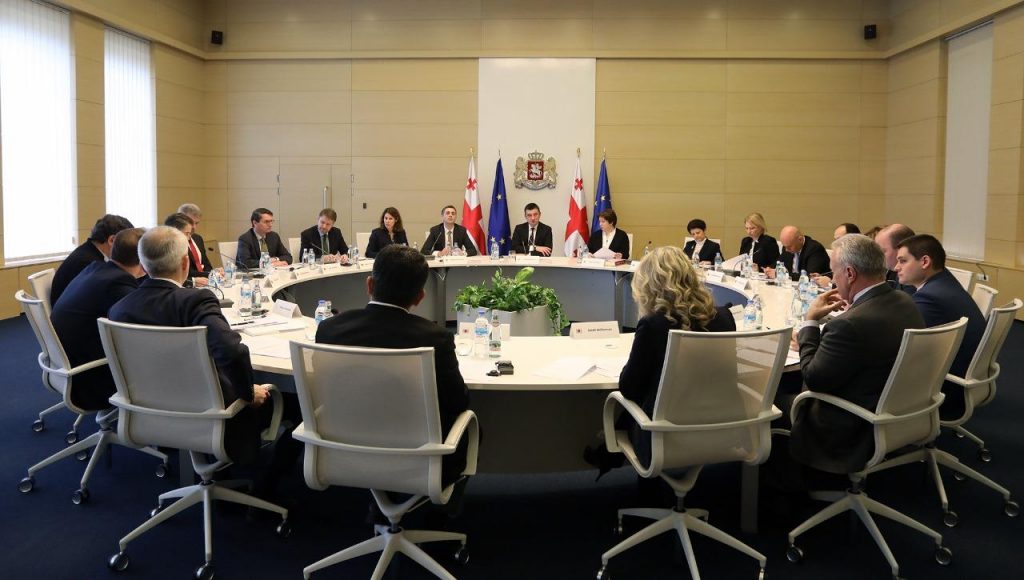 ვინ არის მინისტრი, რომელსაც ნახევარ მილიონი დოლარის ოდენობით ვალი აქვს