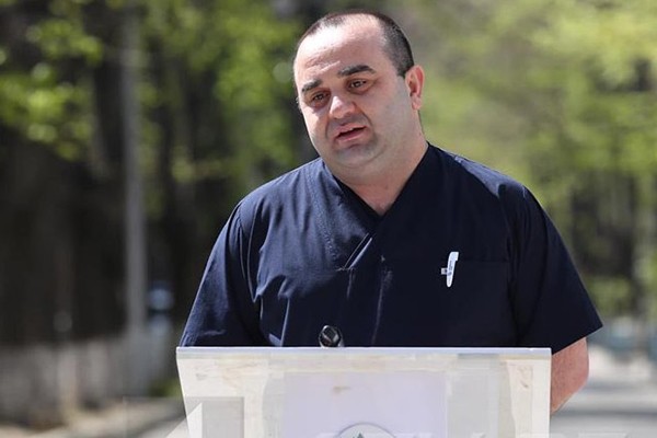 ბოლო 10 თვეა, ჩემი პირადი ცხოვრება არ გამაჩნია, ვათენებთ და ვაღამებთ პაციენტის საწოლთან -  ლევან რატიანი