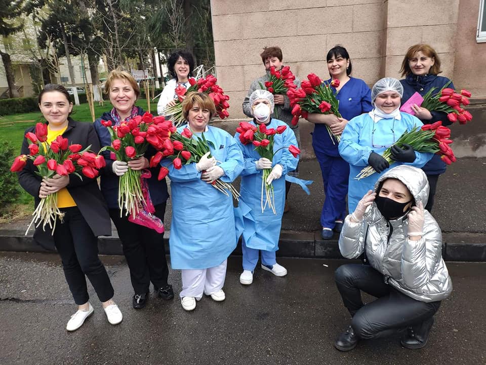 კახელმა პაპამ 1500 ტიტა მედპერსონალს გამოუგზავნა