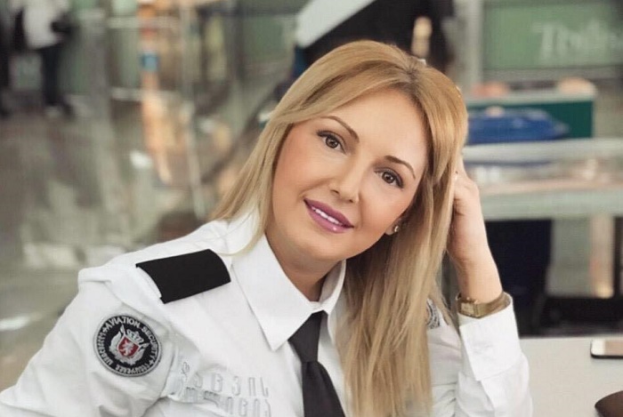 აი, მეც გადავრჩი – გაიცანით საავიაციო უშიშროების უმშვენიერესი თანამშრომელი, რომელმაც სიმსივნე დაამარცხა