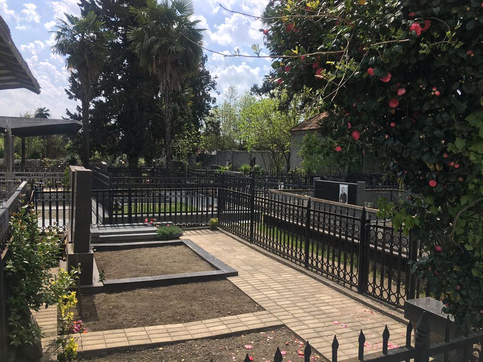 ფოტორეპორტაჟი „ჩაკეტილი სასაფლაოებიდან“