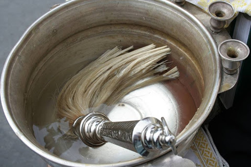 ტელეფონში კადრის შენელების ფუნქციის გამო, მამაომ ეშმაკის განდევნის რიტუალი ჩაატარა