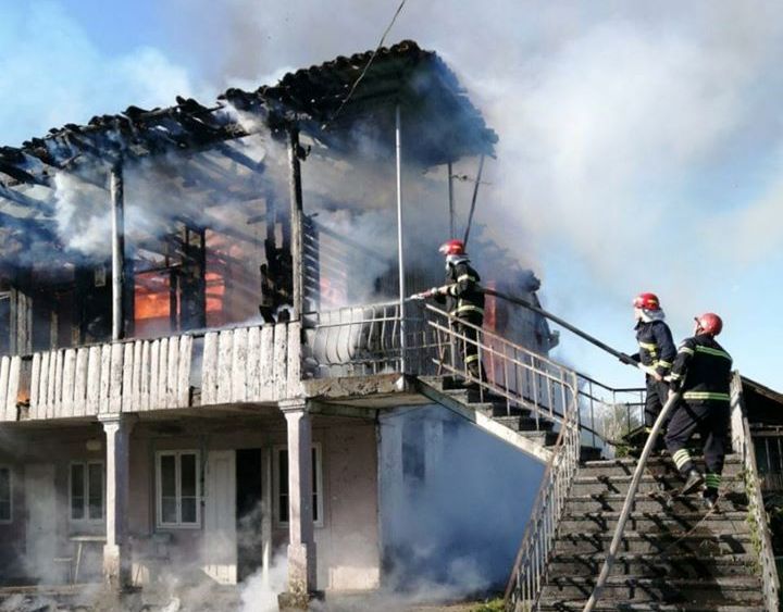ოზურგეთში საცხოვრებელი სახლი დაიწვა – ნაპოვნია მამაკაცის ცხედარი
