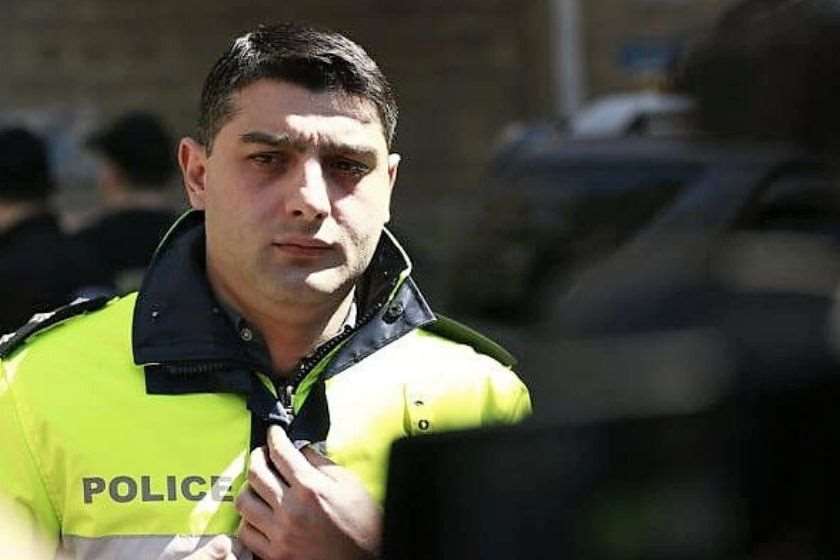 დაანთეს პარლამენტის წინ ცეცხლი, რითაც შეიძლება საფრთხე შეექმნას მოქალაქეების და პოლიციების სიცოცხლეს – ვაჟა სირაძე