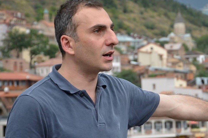 თალაკვაძის და ლადო კახაძის ლექსები მოგწონს, ვის გოიმობაზე ლაპარაკობ, მაინტერესებს - ალეკო ელისაშვილი 