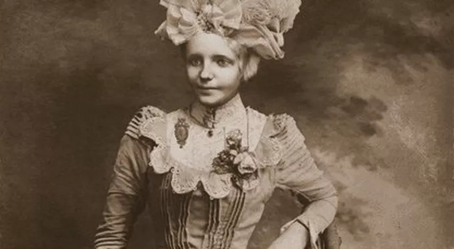 „ენი, კარგად ხარ?“ – უცნობი გოგონას ისტორია, რომლის ტუჩებსაც უკვე 300 მილიონზე მეტი ადამიანი შეეხო