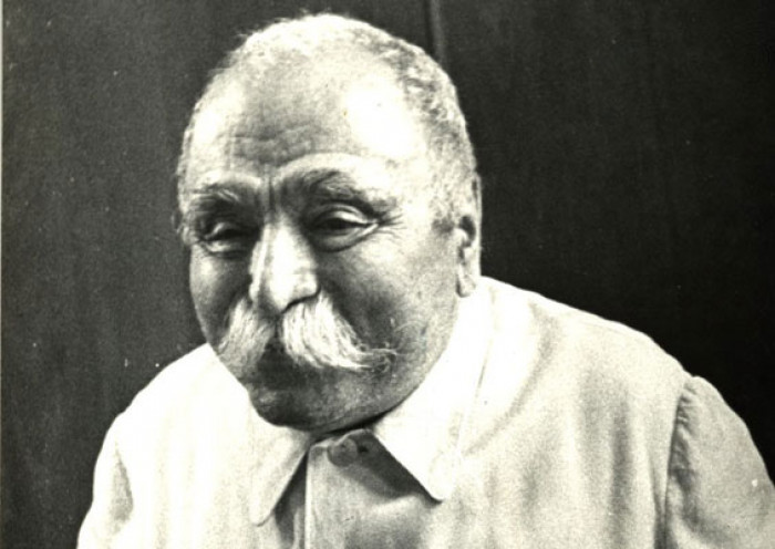 რატომ ისვამდა სხდომებზე გვერდით თავისი დეპუტატობის პერიოდში სასულიერო პირს ავლიპ ზურაბაშვილი