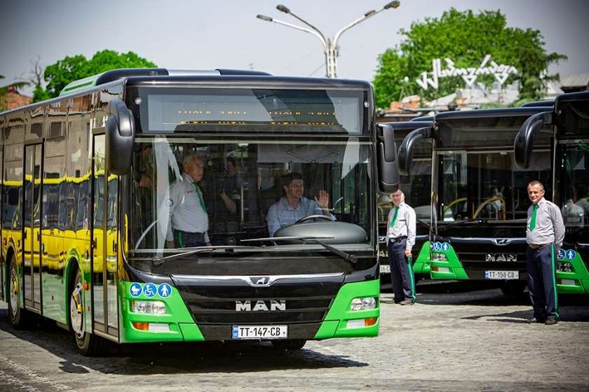 რა ეღირება თბილისის მიმართულებით ავტობუსით მგზავრობა