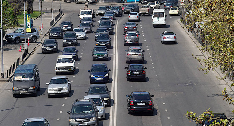 კერძო ავტომობილებში მგზავრების რაოდენობაზე შეზღუდვის მოხსნა განიხილება