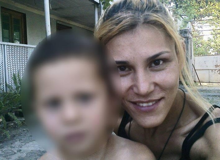 ქალი ყვება, რომ 14 წლის წინ ჩვილი მეუფე დიმიტრის მიაბარა და მას შემდეგ აღარ უნახავს