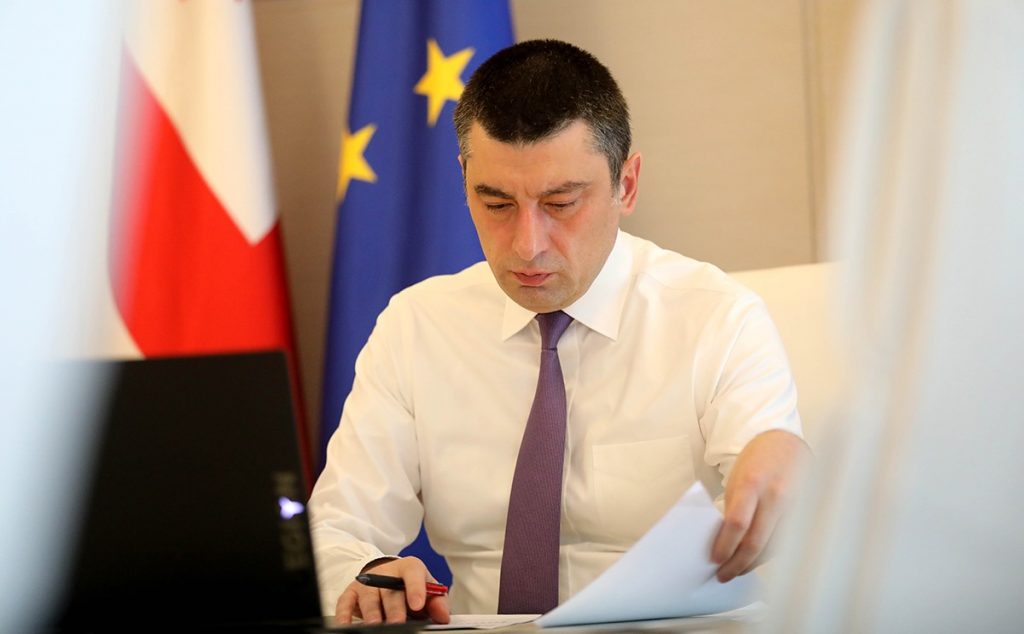 მოქალაქეებზე ფულადი დახმარების გაცემა დაიწყო - რამდენ ადამიანს ჩაერიცხა თანხა