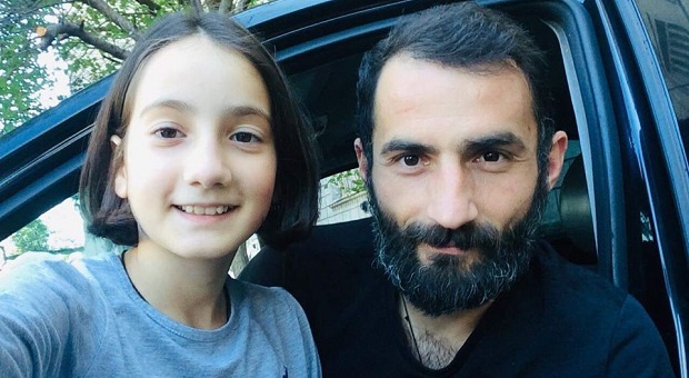 მამა რა გიშველო... სად ხარ ღმერთო - ავარიაში გარდაცვლილი 11 წლის გოგონას მამა