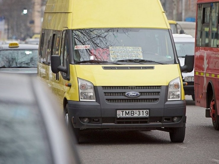 მიკროავტობუსებში მგზავრები ფეხზე ვეღარ დადგებიან