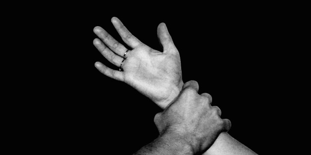 ტყიბულში დააკავეს კაცი, რომელიც მოხუც დედას სცემდა