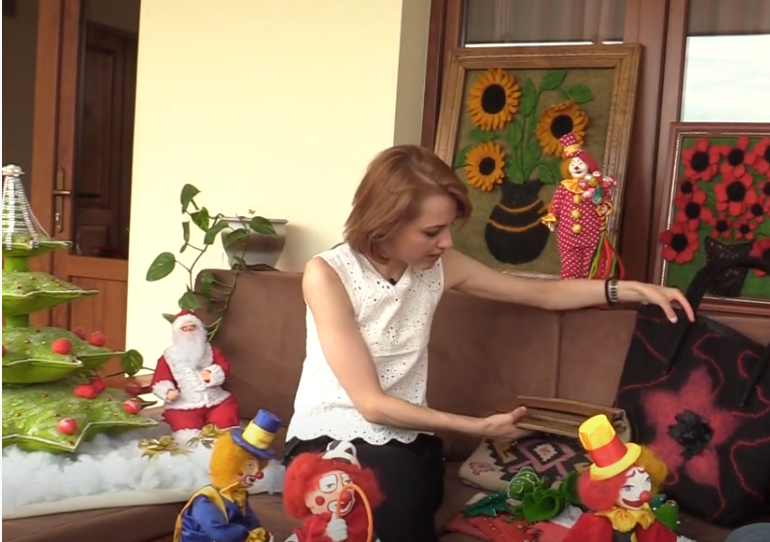 პანდემიის ეპოქა ჩემს შემოქმედებაზე დადებითად აისახა - თექაზე მომუშავე ახალგაზრდა ქალი