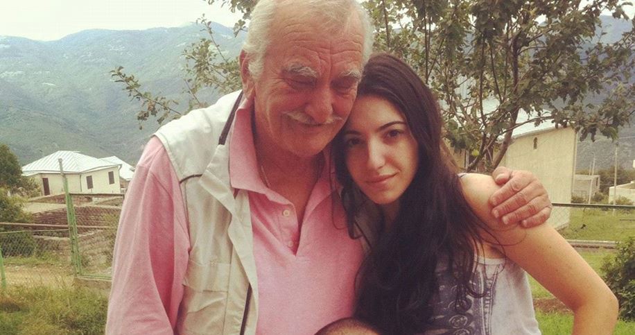 “მენატრები ჩემო უცნაურო, ყველასგან განსხვავებულო კაცო” – ნუგზარ ჯუღელს შვილიშვილი ემოციურად იხსენებს