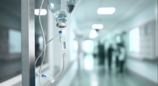 ცოლის და სიმამრის მკვლელობაზე დაკავებულის მამას, რომელსაც გარდაცვლილების ახლობლები გაუსწორდნენ, ოპერაცია ჩაუტარდა – მდგომარეობა მძიმეა