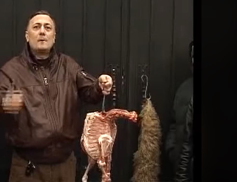 თქვენი დედაც მოვ… – ნათელაშვილის 9 წლის წინანდელი პერფორმანსი ინტერნეტში კვლავ პოპულარულია