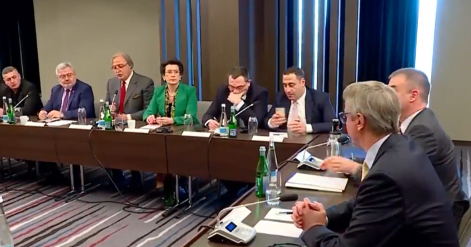 სულელი არავინ არ არის! – ოპოციზია მმართველ გუნდს პასუხობს
