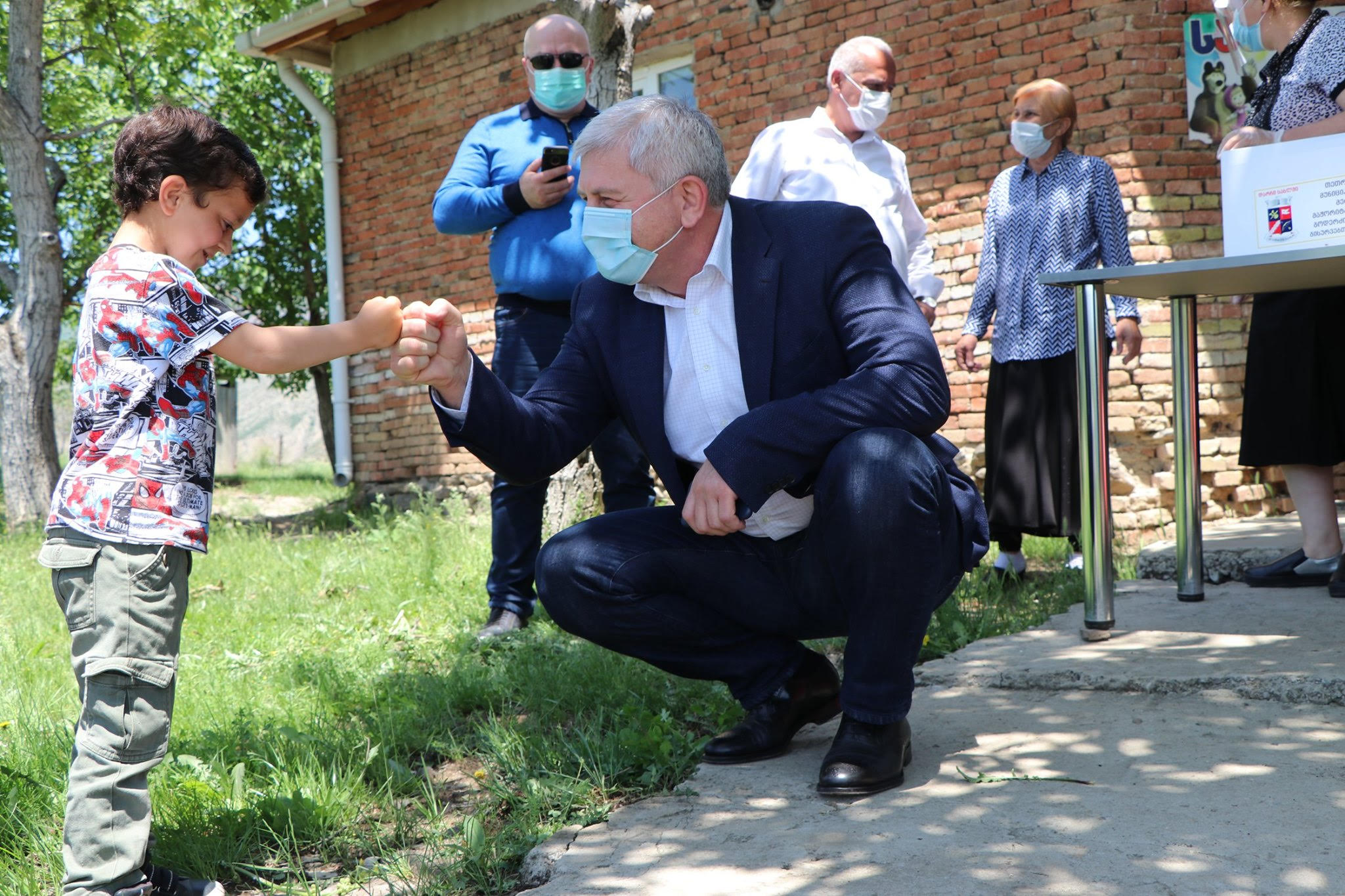 თეთრიწყაროში მოსახლეობის დახმარება გრძელდება