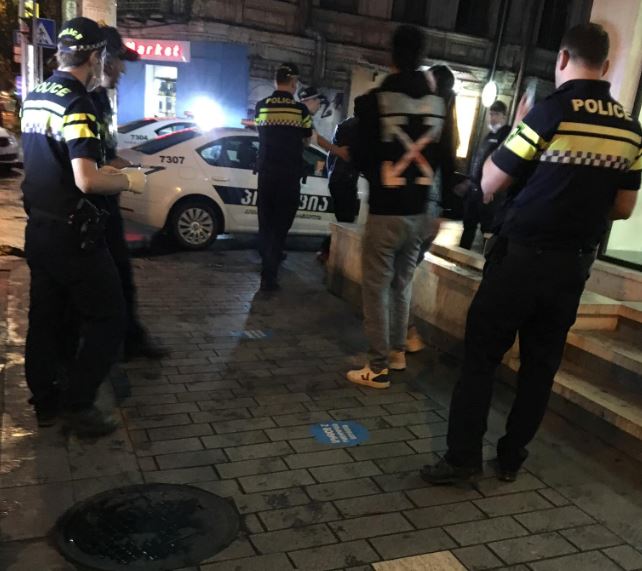 წერეთელზე „თიბისი ბანკის“ ფილიალთან პოლიციაა მობილიზებული