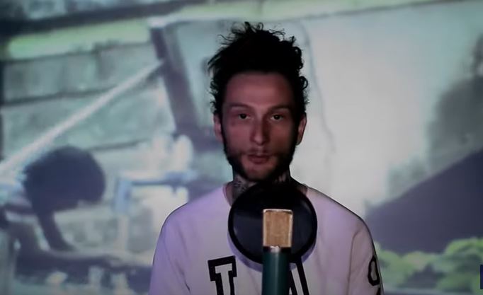 ჰიპ-ჰოპ არტისტი მესამე სართულიდან გადავარდა - მეგობრები დახმარებას ითხოვენ