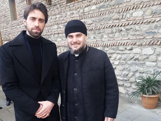 ძალიან მორიდებულია… კორტებზე რომ დგას, იქაც ეტყობა – მამა შალვა ბასილაშვილზე