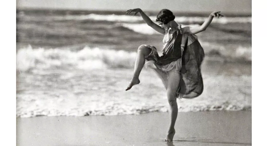 ხედავდნენ, როგორ ცეკვავდა დედა დრამატული ჟესტებით შვილების პატარა გვამებთან