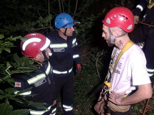 მაშველებმა კლდოვანი ადგილიდან მოქალაქე უვნებლად ჩამოიყვანეს