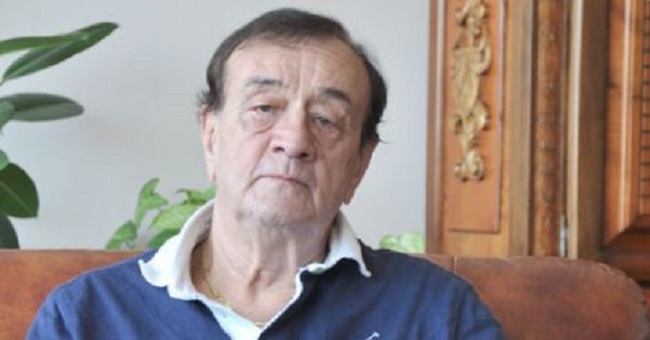 „ანა კალანდაძეს გულის ჯიბეში სდებია ჟურნალიდან ამოჭრილი ჩემი სურათი და ჩემს რადიოგადაცემებს საბნის ქვეშ უსმენდა“