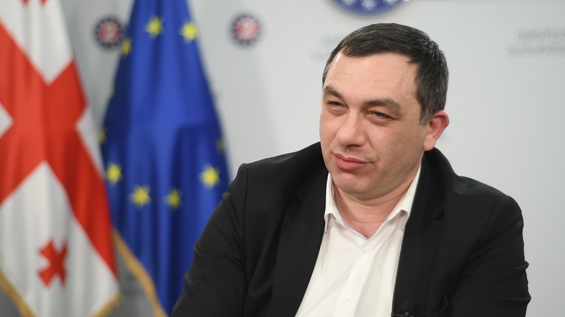 „სად იყო ბერნი, ამას რომ mittens ეცვა“ – ნახეთ, როგორ გამოიყურებოდა ბავშვობაში  გიგა ბოკერია