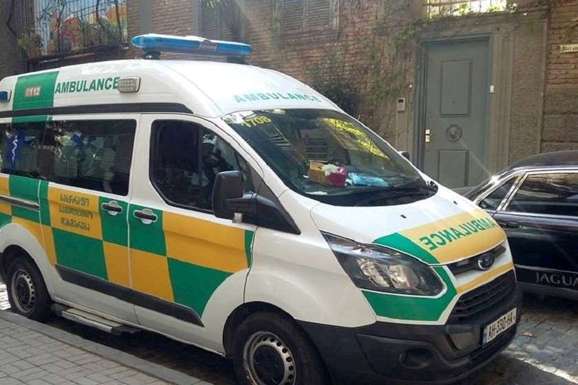 ახალციხეში სასწრაფოს მანქანა ავარიაში მოყვა