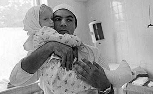 „სადაა ფეხები?!- დაიძახა ექიმმა და გოგონას მოჭრილ ტერფებს, ყუთიდან, გამდნარი თევზი ამოჰყვა...“ - როგორ ცხოვრობს დღეს გოგო, რომელიც ქართველმა ქირურგმა გადაარჩინა