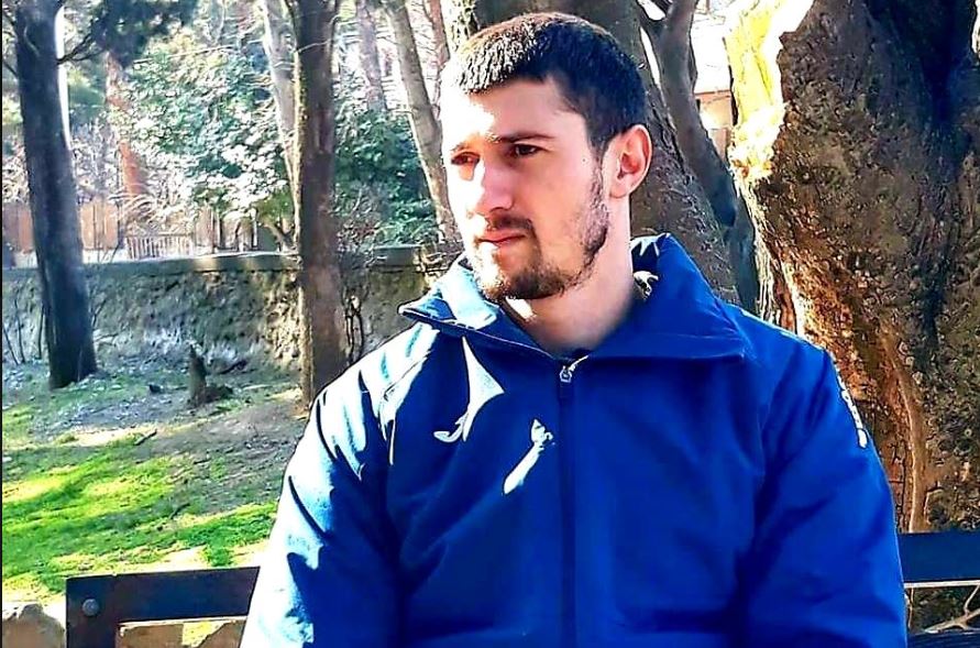 „ერთი სიტყვაც არ დამიწერია, რომ ჩემი ემოცია, სული და გული არ ჩამედო“ - ვინ არის ახალგაზრდა პოეტი „წმინდა ქალაქიდან“