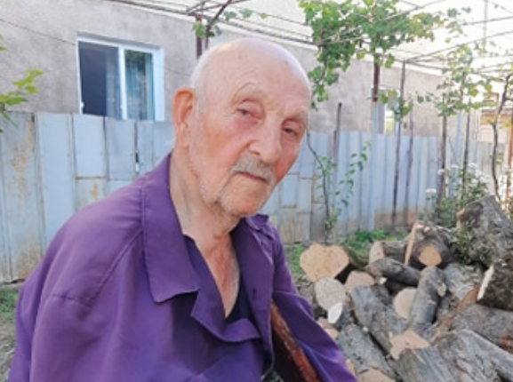 ნახევარი ცხოვრება ამ სოფელში სკოლის აშენებას შევალიე – 94 წლის  ანდრო ჯოხაძე, რომელმაც მარნეულში ქართული სკოლა დააარსა